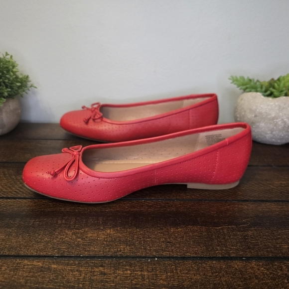 Nordstrom Ashton Perforated Red Ballet Flat Shoes Size 7.5 Square Toe Bow - Picture 2 of 9